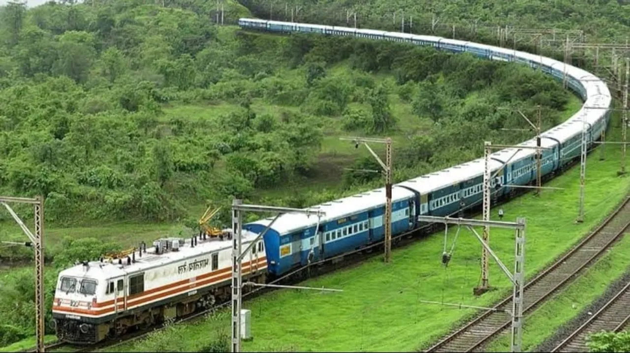 रेलवे इज्ज्तनगर मंडल की तरफ से त्योहार पर चलीं 275 स्पेशल ट्रेनें