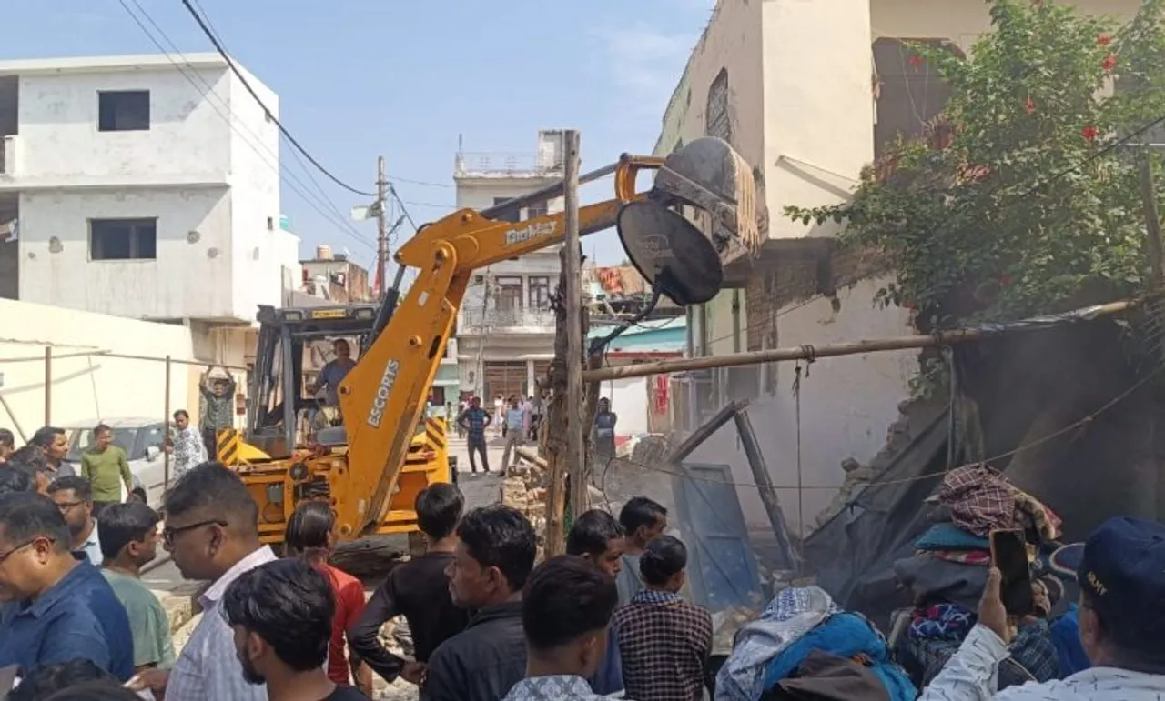 कैंट में बुल्डोजर चलाकर हटाया अतिक्रमण