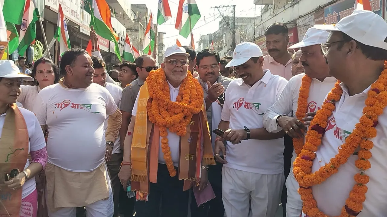 एकता यात्रा में शामिल वित्तमंत्री सुरेश खन्ना