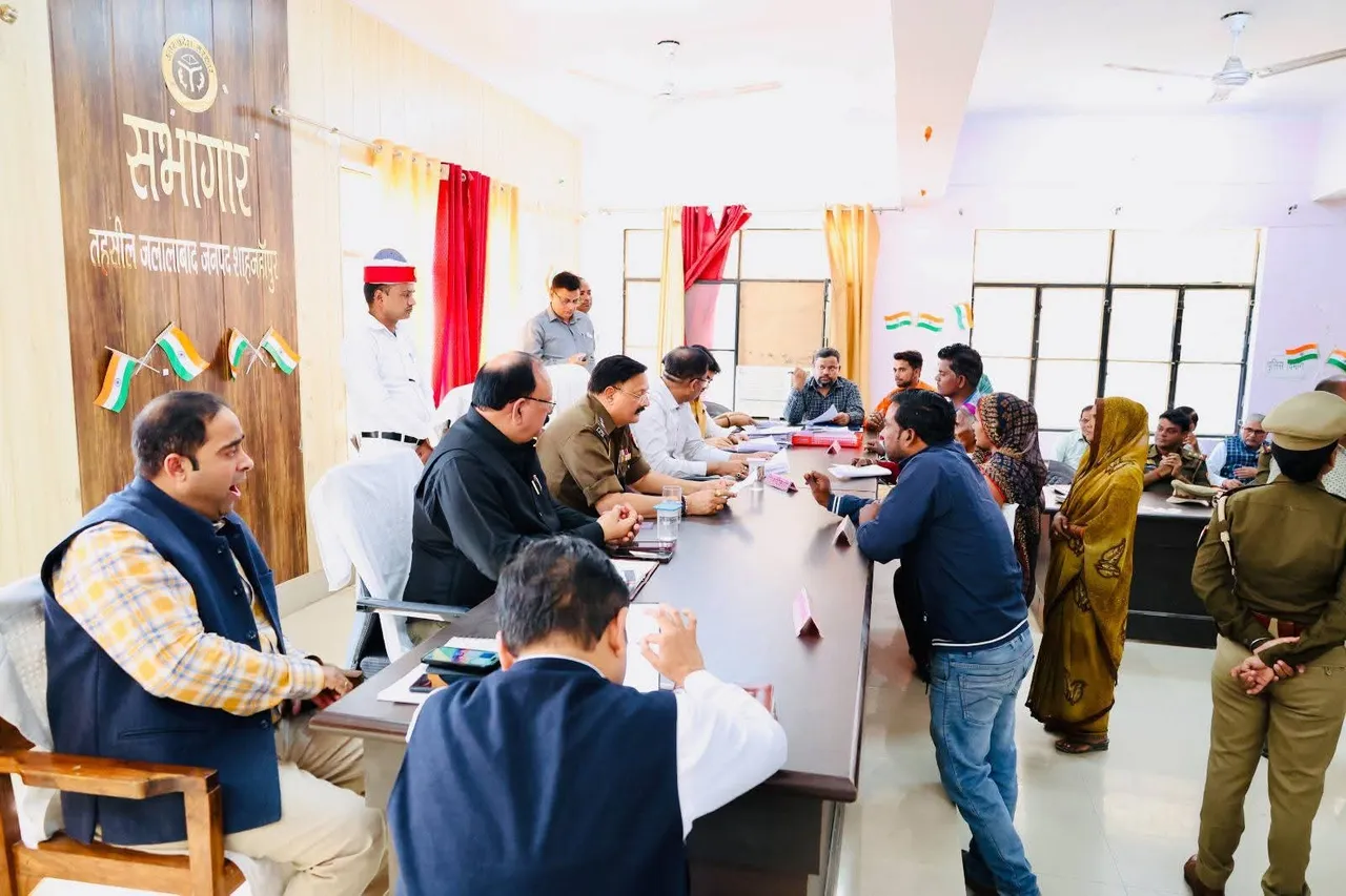 जनता से सीधा संवाद: जलालाबाद तहसील में “सम्पूर्ण समाधान दिवस” का आयोजन, अधिकारियों ने सुनीं समस्याएं