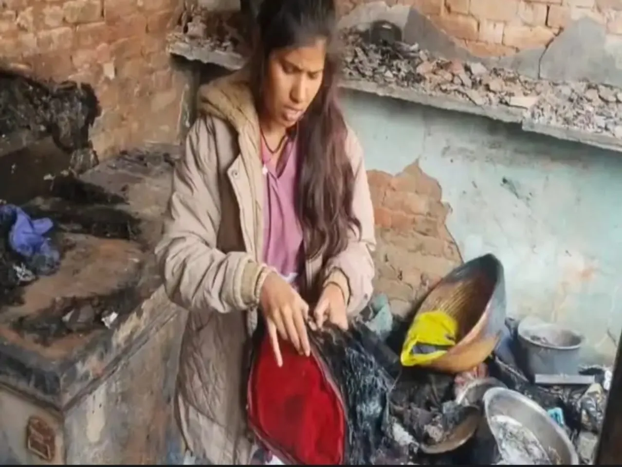 शाहजहांपुर में भीषण आगः जेवर, नकदी समेत 30 लाख का नुकसान