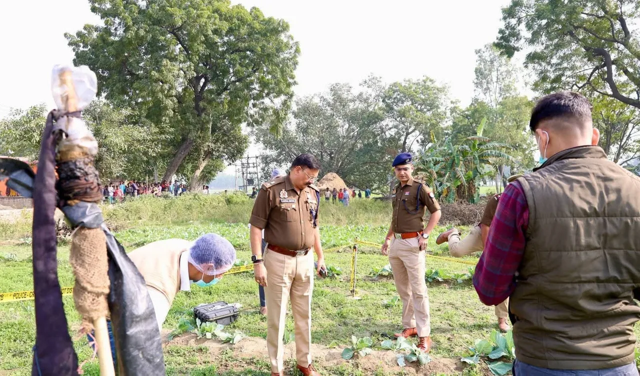 शाहजहांपुर में 22 साल की युवती की हत्या की आशंका: खेत में खून से लथपथ मिला शव, पुलिस को भाई पर शक, परिजन बोले- आत्महत्या