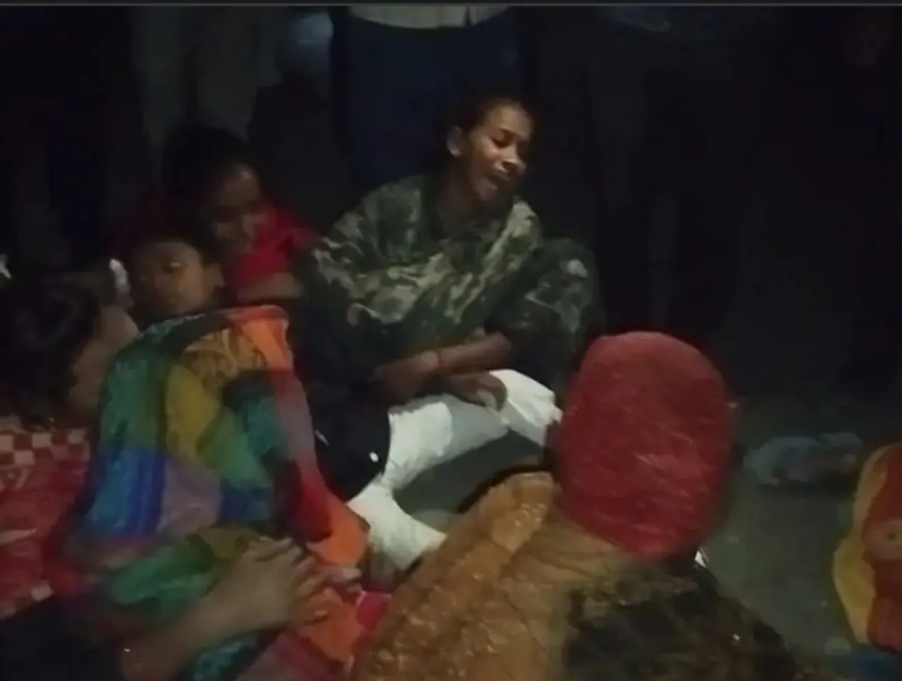 शाहजहांपुर में स्टेट हाईवे पर युवक की संदिग्ध मौत, पत्नी बोली- हादसा नहीं पुरानी साजिश निकली है