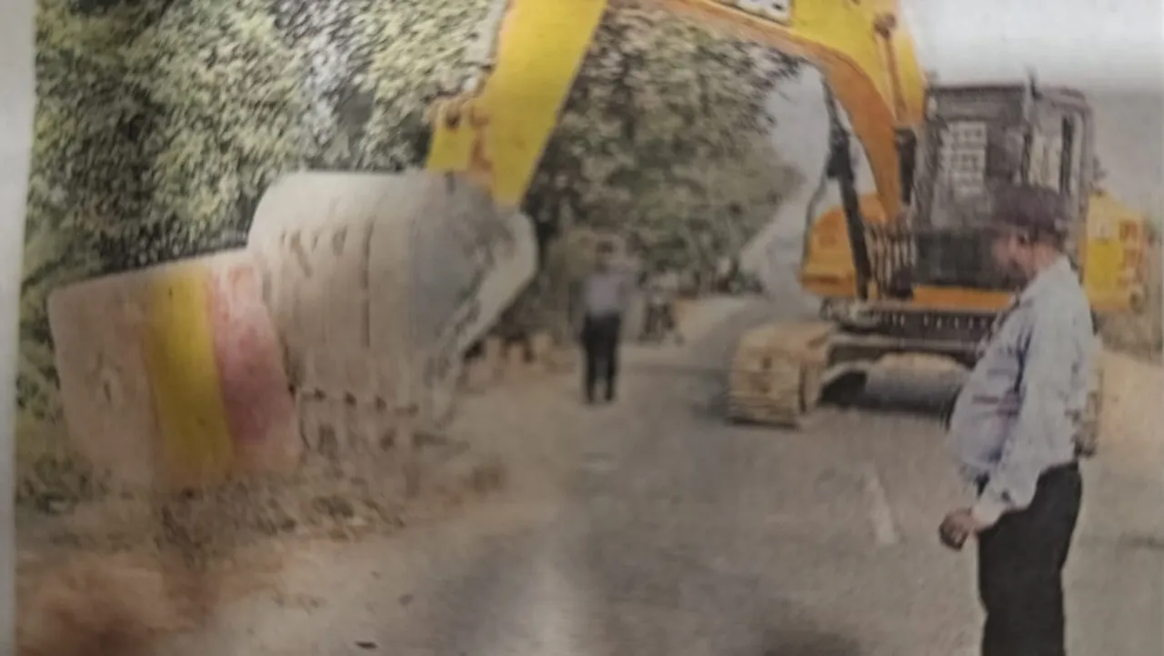 शाहजहांपुर जलालाबाद में हादसे के बाद हरकत में आया विभाग, कोला पुल से हटवाए पत्थर