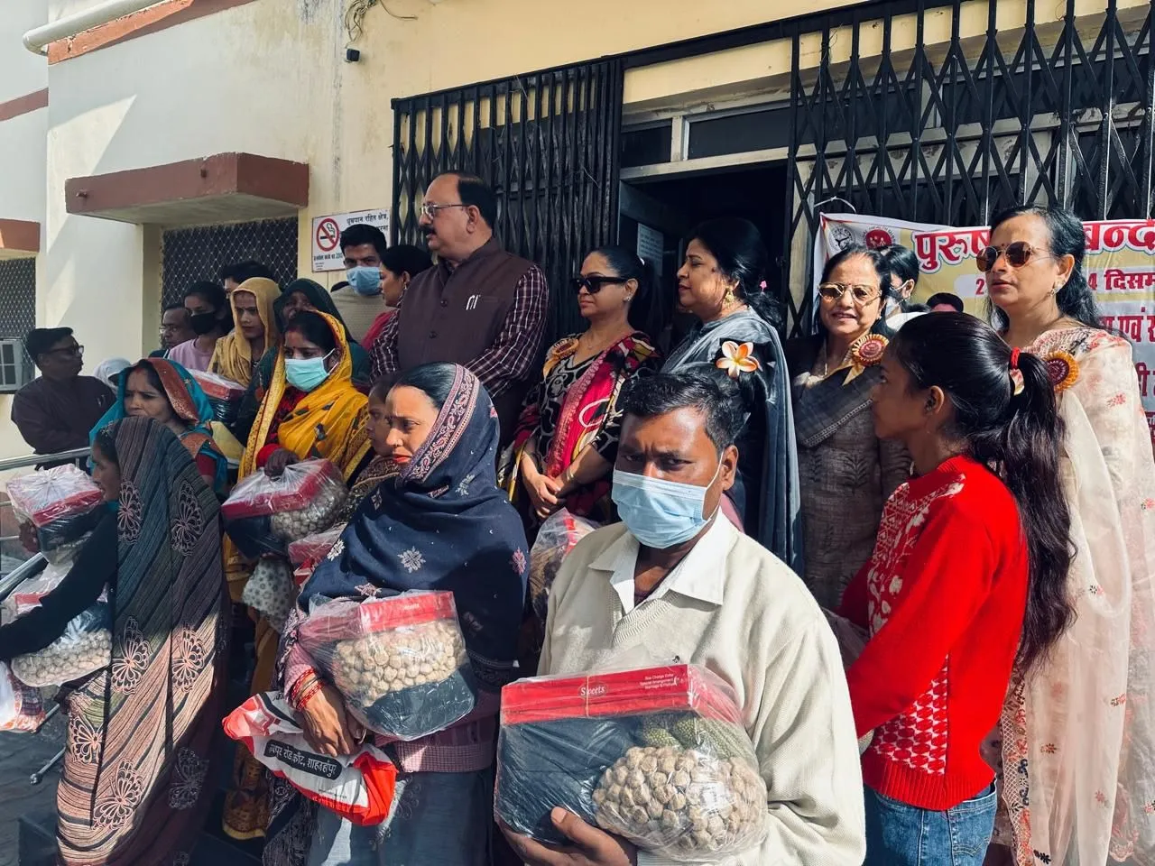 स्वास्थ्य विभाग और संस्था का संयुक्त प्रयास: 20 मरीजों को सहायता