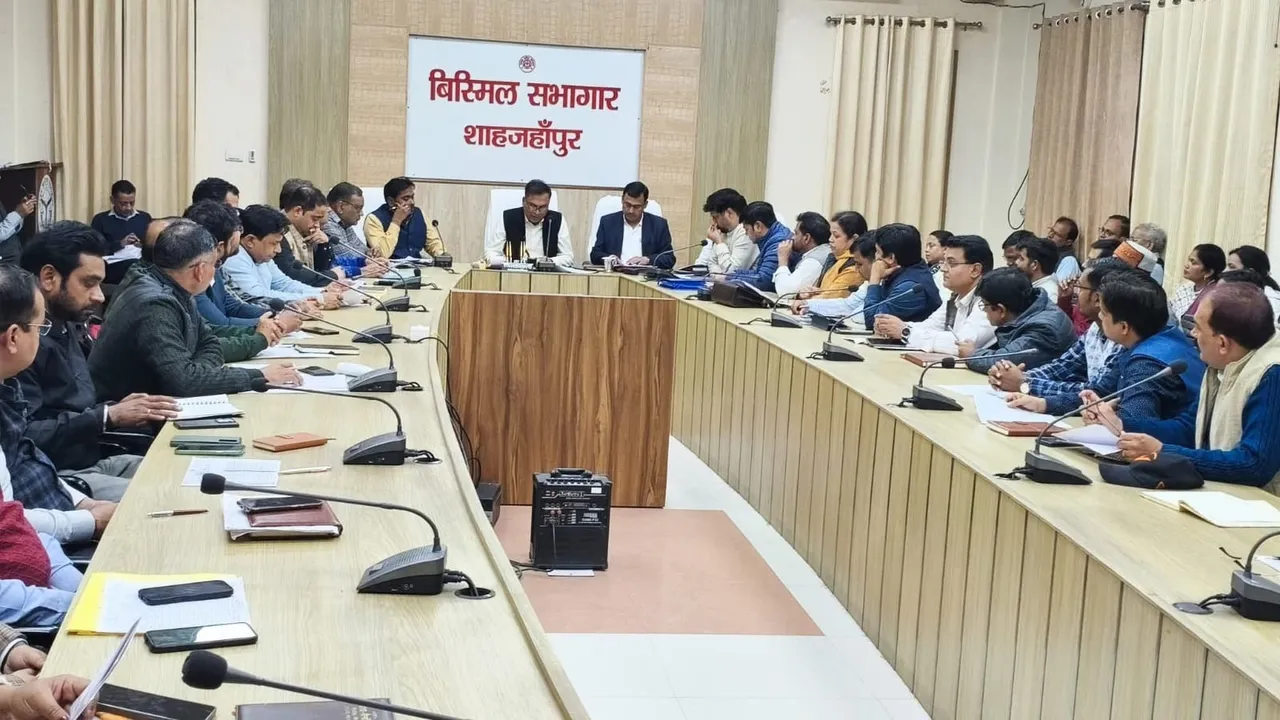 शाहजहांपुर में सरकारी कार्यालय और विद्यालय रविवार को भी खुले रहेंगे SIR प्रक्रिया तेज करने के लिए डीएम के निर्देश