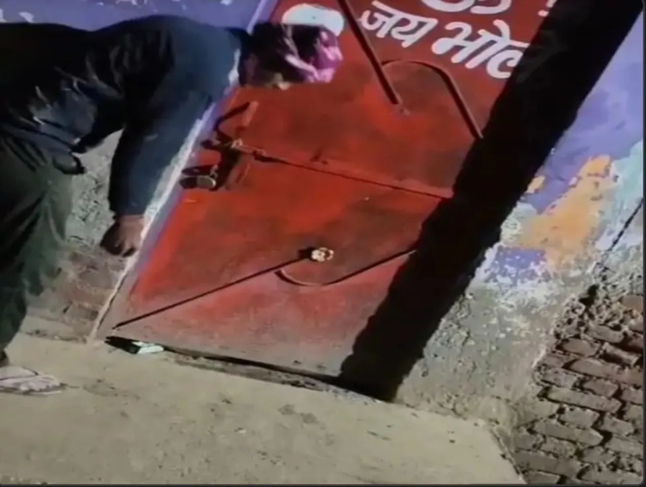 शाहजहांपुर में अवैध बिक्री रात में मकान से बेची जा रही शराब आबकारी विभाग की लापरवाही पर उठे सवाल