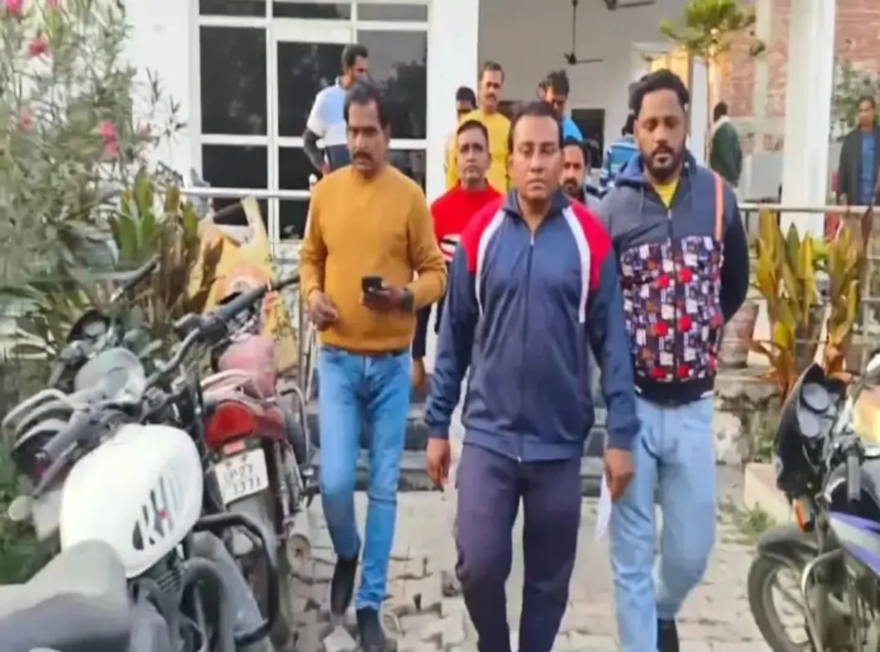 शाहजहांपुर बरेली मोड़ तेज रफ्तार इको कर ने ली बुजुर्ग की जान मौके पर पहुंचे परिवार वाले