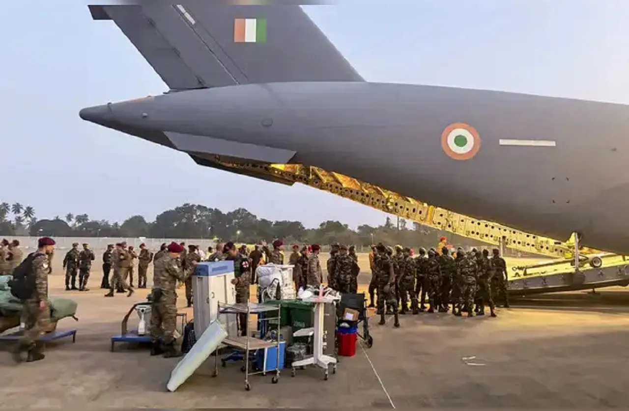 airlifts para field hospital to Colombo