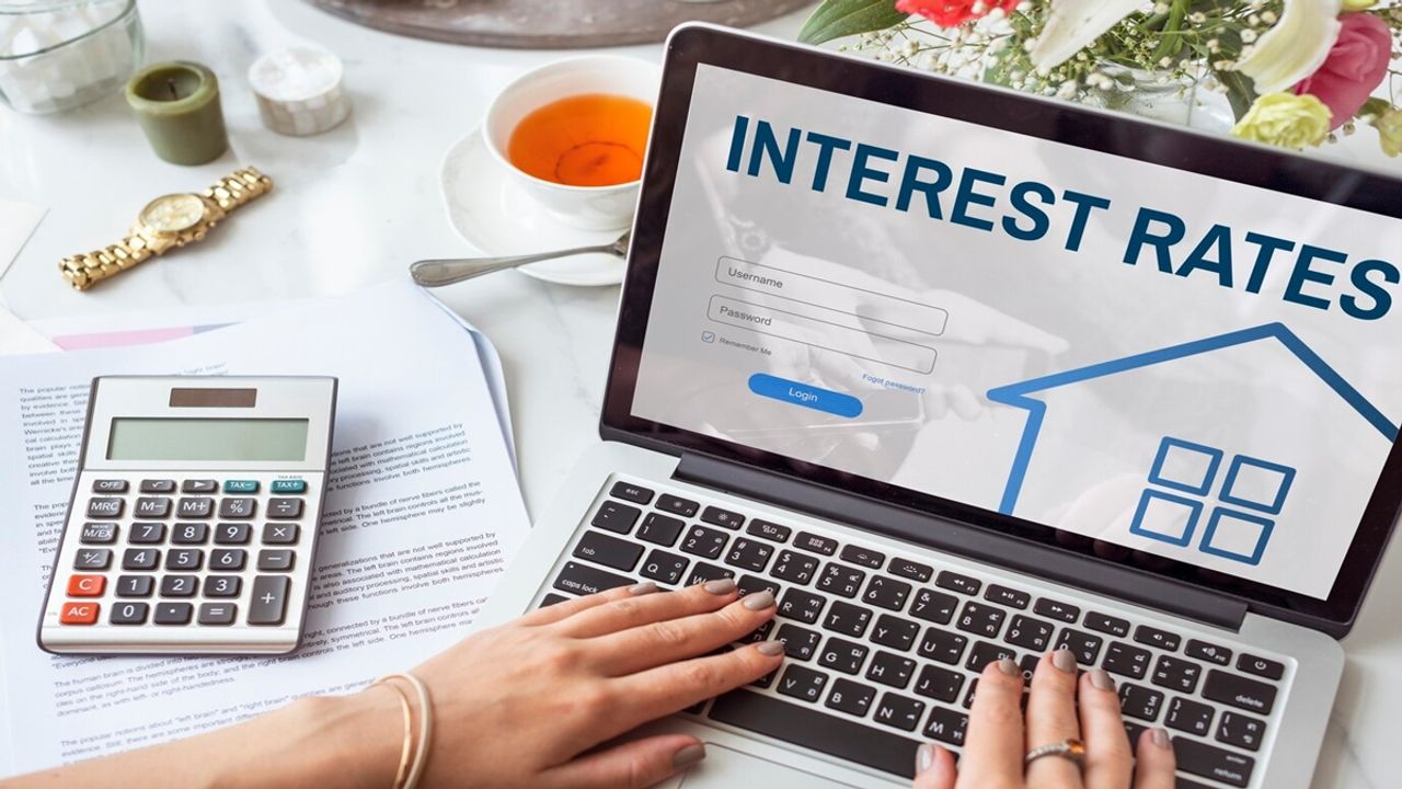 Home Loan: होम लोन लेकर खरीदना है घर? ये प्राइवेट बैंक दे रहे हैं सबसे कम ब्याज पर कर्ज 