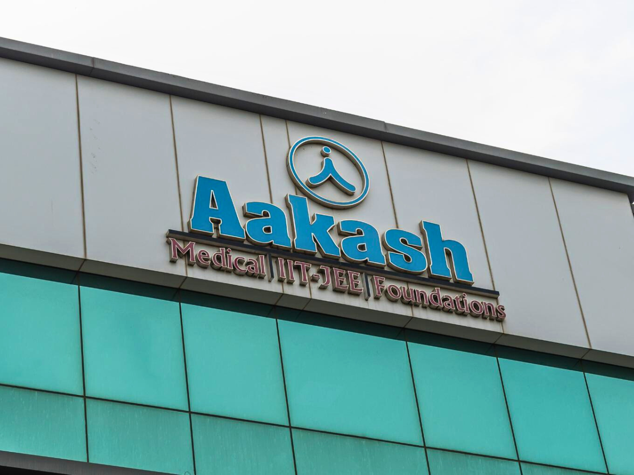 Aakash Educational Services appoints Alka Garg as CFO and Kanika Kumar Nijhawan as SVP Marketing