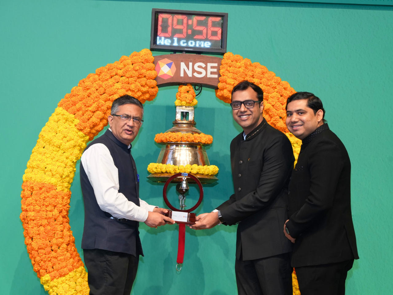 Logistics firm Shadowfax finally enters Dalal Street; shares list at a 9% discount to IPO issue price