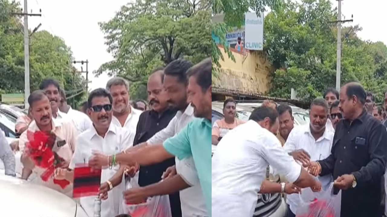 காரில் இருந்த மதிமுக கொடியை கழற்றிய மல்லை சத்யா ஆதரவாளர்கள்