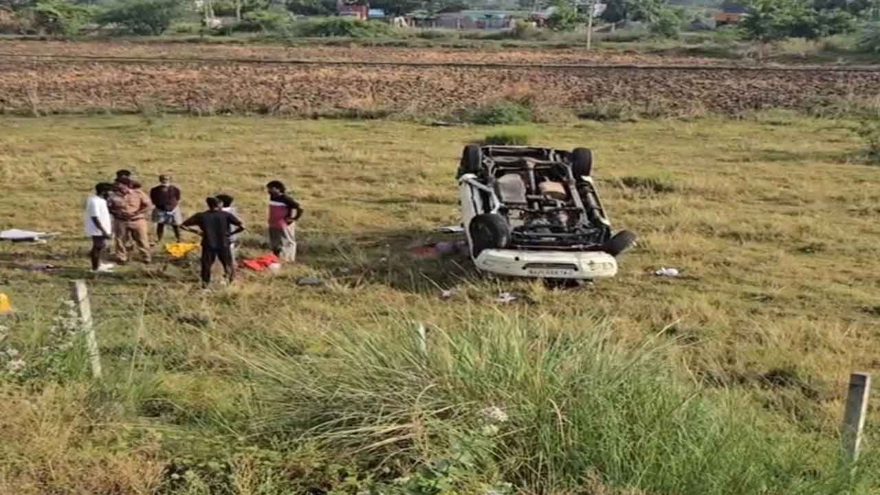 கேரளா செண்டை மேள குழுவினர் சென்ற கார் கவிழ்ந்து விபத்து; எதிர்பாராதவிதமாக நடந்த சோகம்!