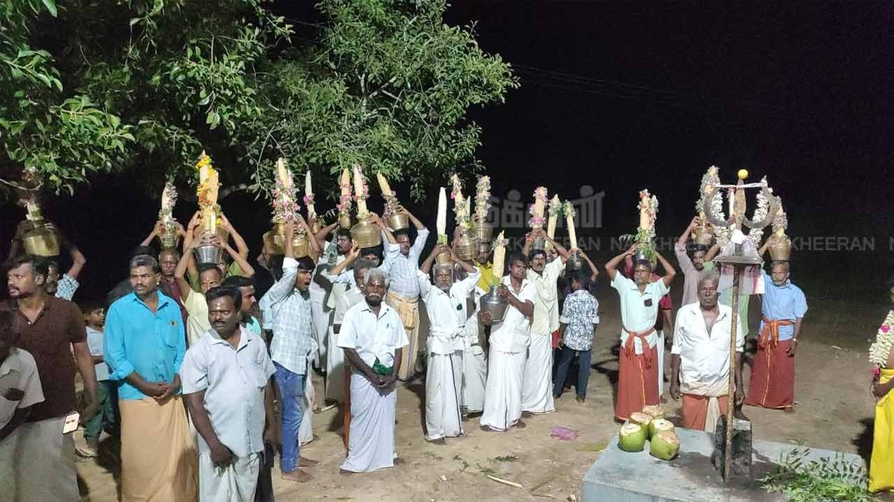 இரவில் நடந்த பாளை எடுப்புத் திருவிழா! ஆண்கள் மட்டுமே பங்கேற்கும் வினோதம்!