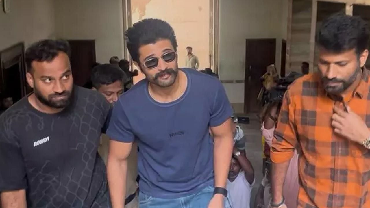 அமலாக்கத்துறை விசாரணைக்கு விஜய் தேவரகொண்டா ஆஜர்