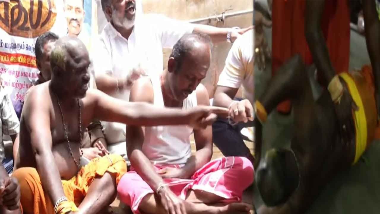 'கூலி' வெற்றிபெற வேண்டும்- மண் சோறு சாப்பிட்ட ரஜினி ரசிகர்கள்