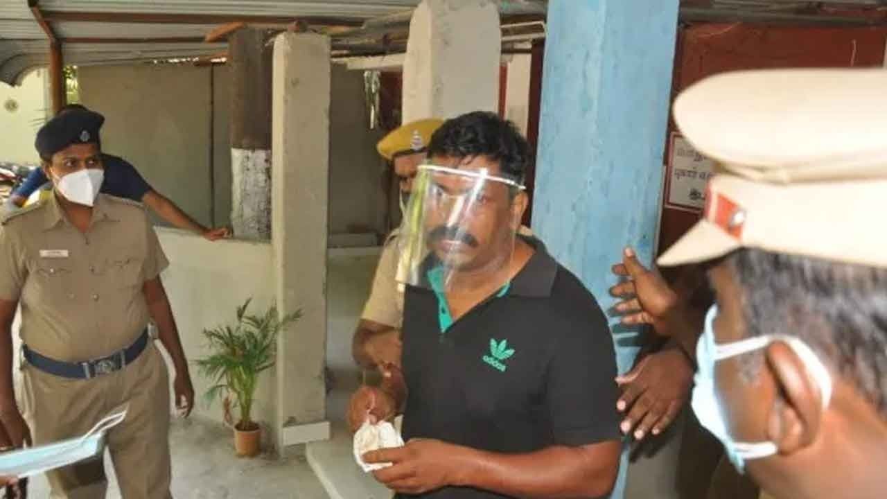 பயிற்சி மாணவிக்கு பாலியல் தொல்லை; கராத்தே மாஸ்டருக்கு அதிரடி தண்டனை விதித்த நீதிமன்றம்
