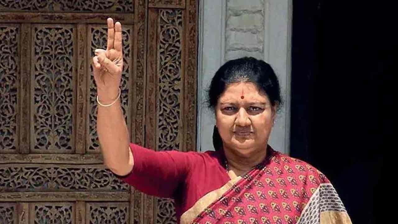“செங்கோட்டையன் உடம்பில் ஓடுவதும் அதிமுகவின் ரத்தம்” - வி.கே.சசிகலா