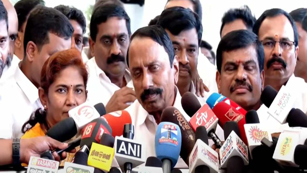 'அமித்ஷாவை சந்தித்தேன்; அதிமுக ஒன்றிணையும்'-செங்கோட்டையன் பேட்டி