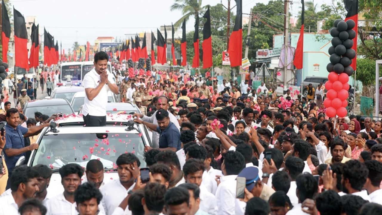 ஒரு பக்கம் உதய்! மறுபக்கம் விஜய்! களைகட்டும்  களம்!