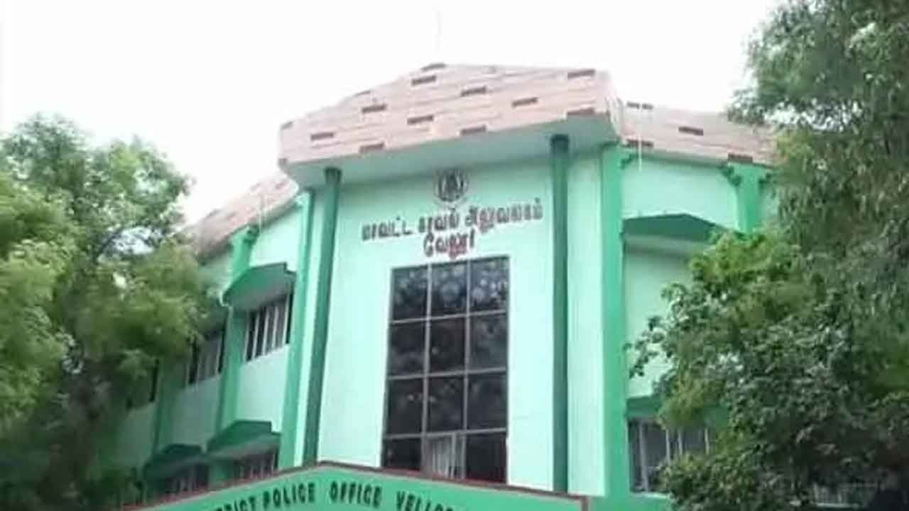 ‘எங்கள் உயிருக்கு ஆபத்து’ - சாதி மறுப்புத் திருமணம் செய்த ஜோடி எஸ்.பி. அலுவலகத்தில் தஞ்சம்