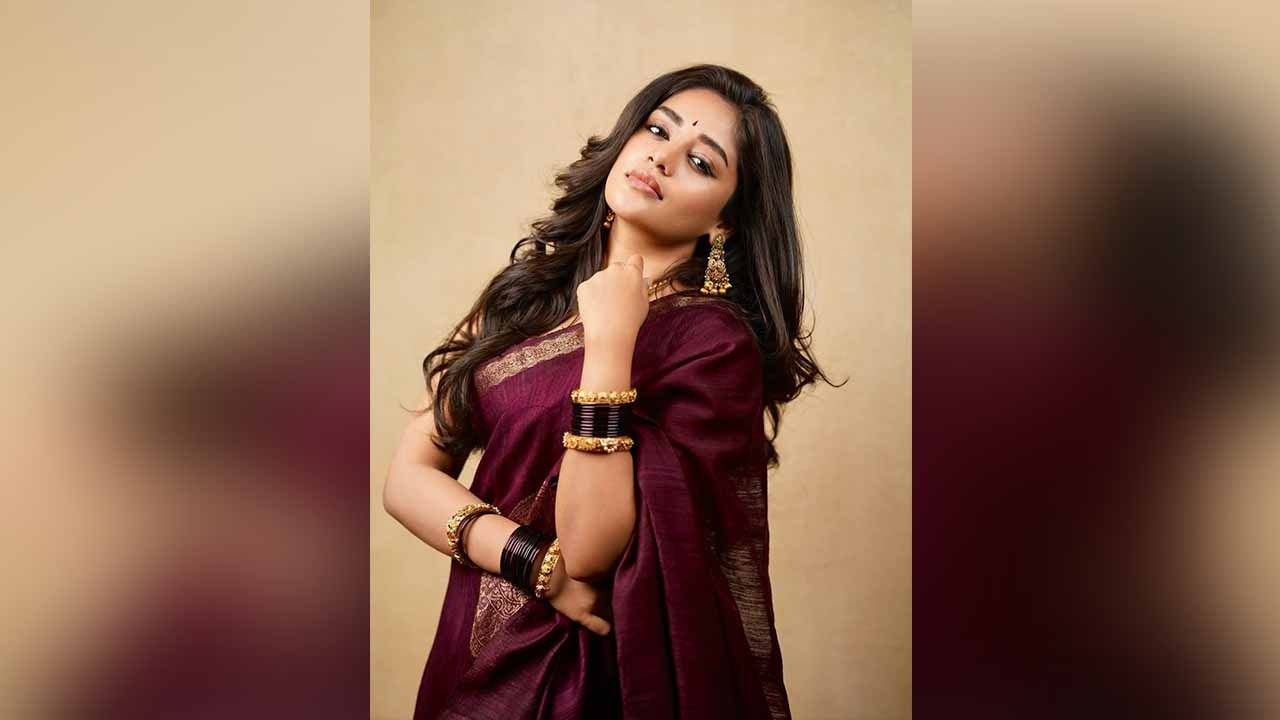 கண்ணாலே கவிதைபாடும் தீப்ஷிகா!