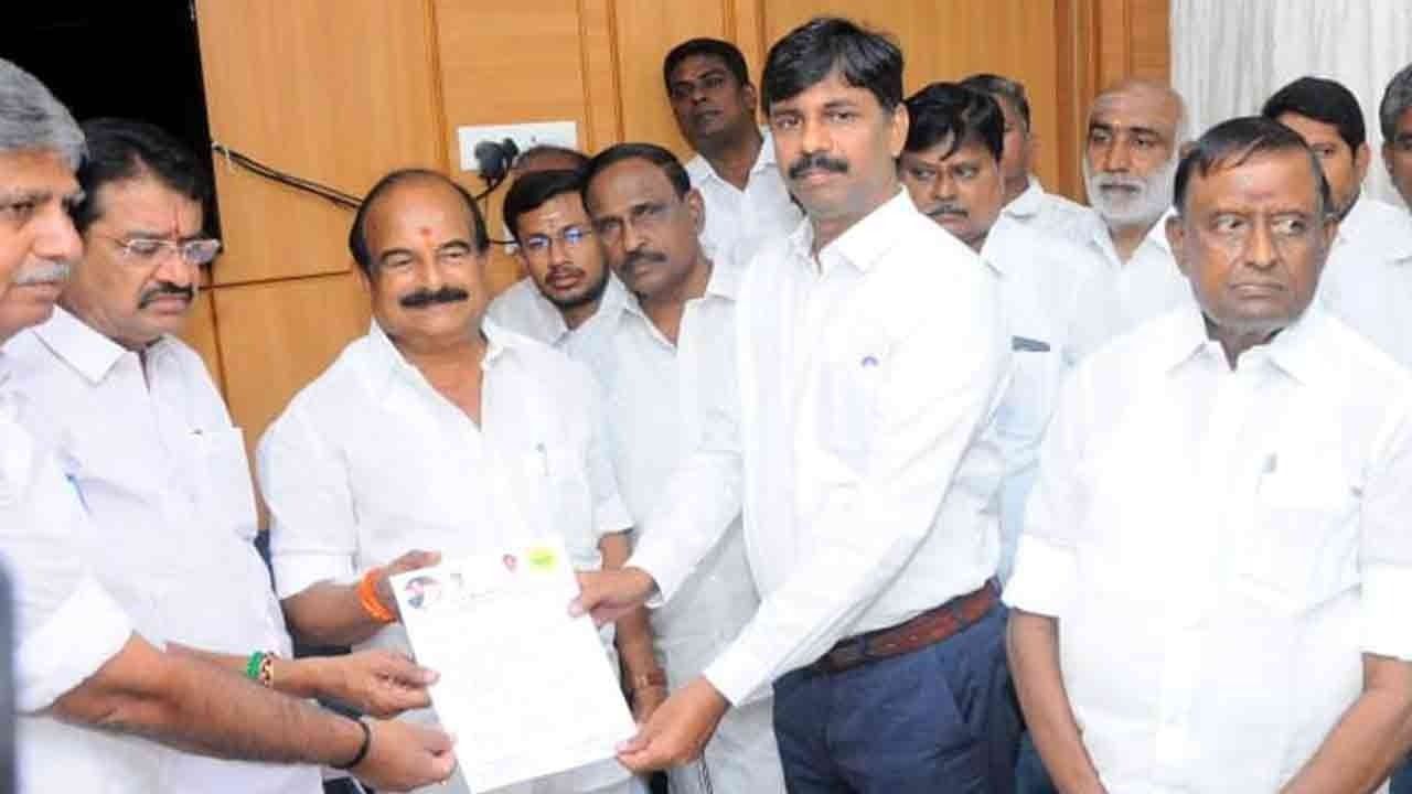 “கள்ள ஓட்டு போட முடியாது என்பதால் திமுகவினர் எதிர்க்கின்றனர்” - அதிமுக முன்னாள் அமைச்சர்கள்!