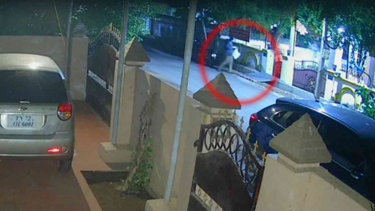 அதிரடி காட்டிய லஞ்ச ஒழிப்புத்துறை - சிக்கவைக்கப்பட்ட அதிகாரி? - வெளியான சிசிடிவி காட்சி!!