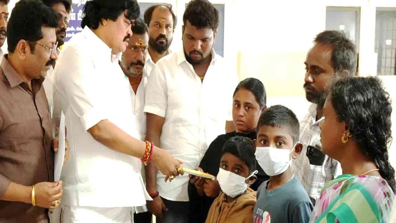 கல்லீரல் பாதித்த சிறுவர்களின் சிகிச்சைக்கு உதவிய ராஜேந்திர பாலாஜி!