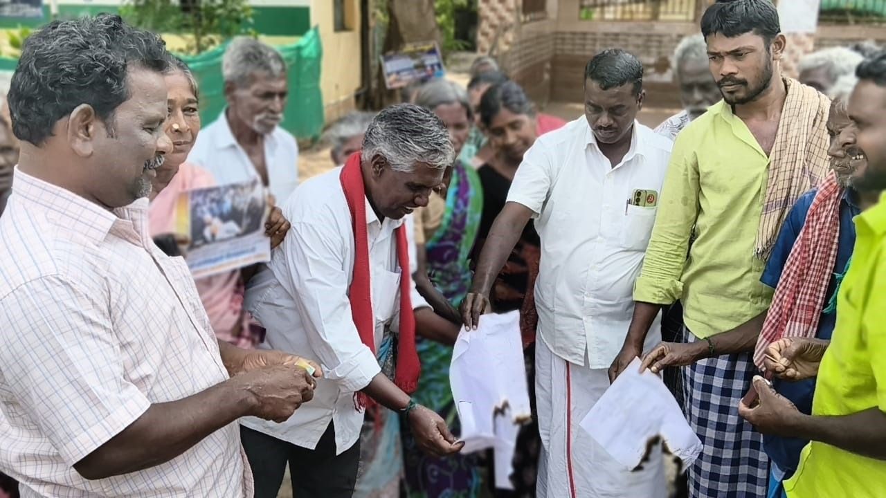 காட்டுமன்னார்கோவில் அருகே ஒன்றிய அரசை கண்டித்து சட்ட நகல் எரிப்பு போராட்டம்!