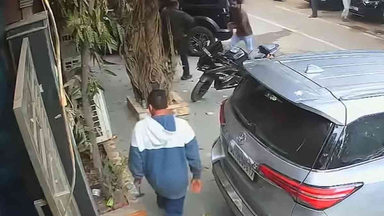 தந்தை மகனுக்கு பட்டப்பகலில் நடந்த கொடூரம்