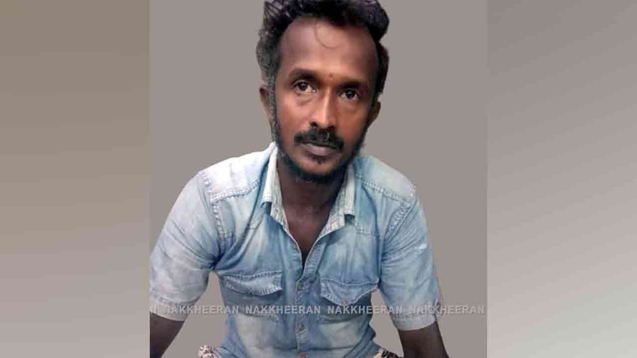 பொங்கல் பரிசுத் தொகுப்பு : பயோமெட்ரிக் இயந்திரத்தைத் தூக்கிக் கொண்டு ஓடிய தொழிலாளி!