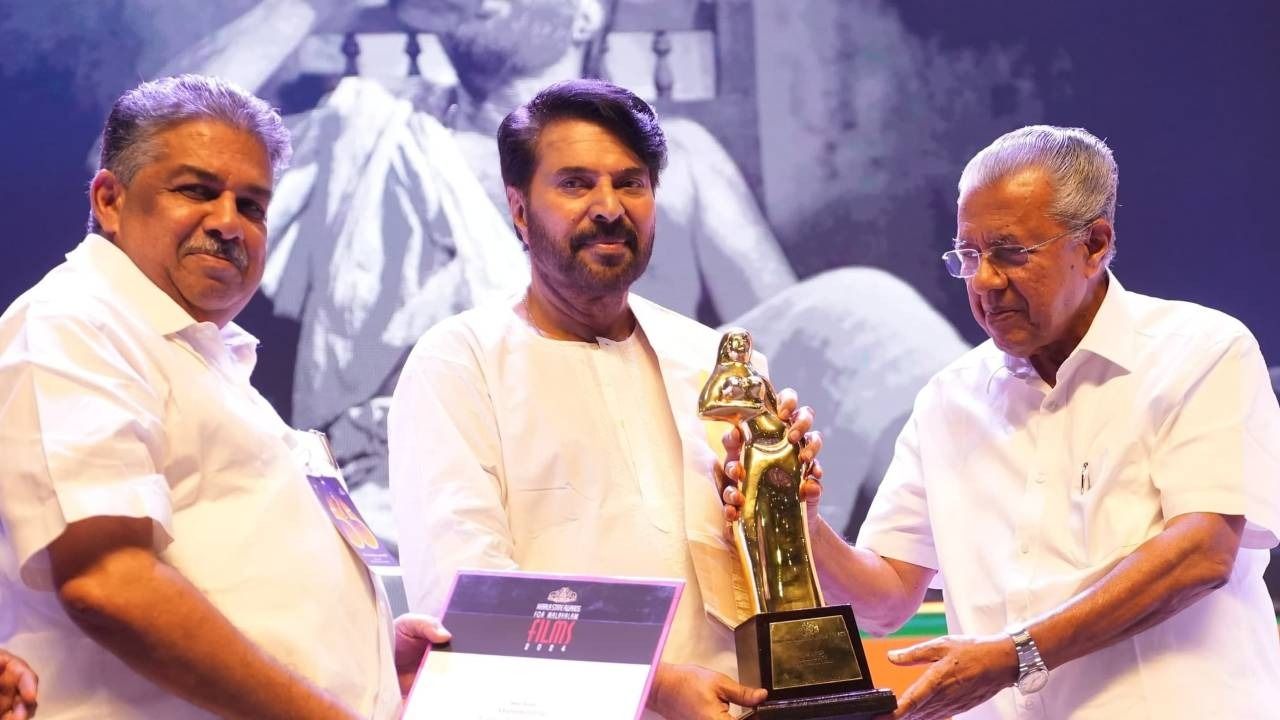 சிறந்த நடிகருக்கான விருதை பெற்றுக்கொண்ட மம்மூட்டி!