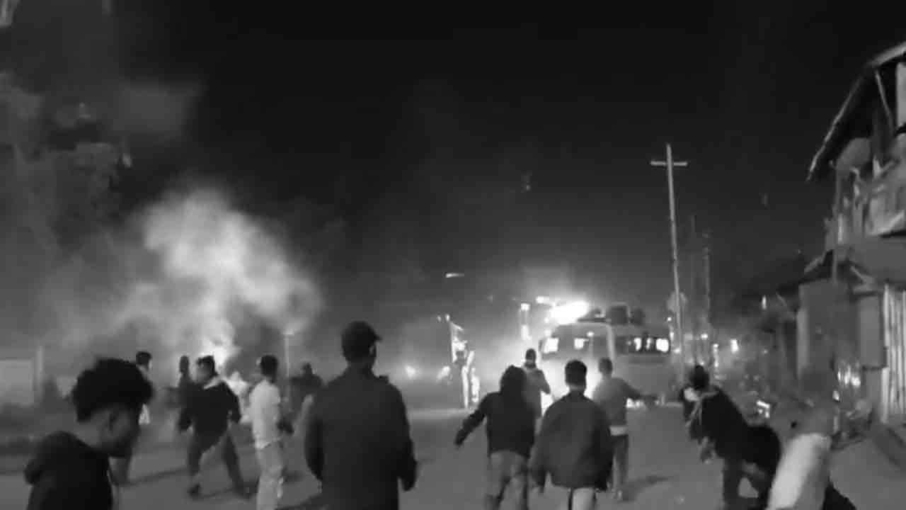 மணிப்பூரில் மீண்டும் கலவரம்; புதிய முதல்வர் பதவியேற்ற மறுநாளே பதற்றம்!