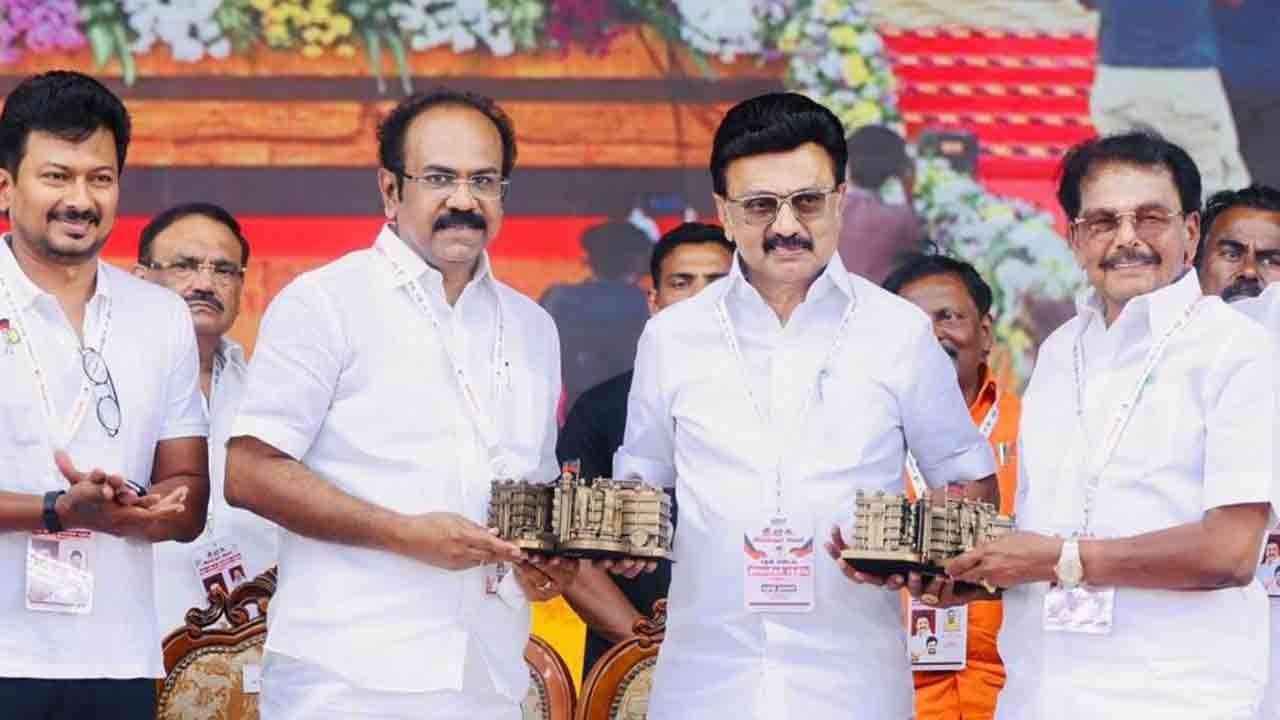 போர்க்கொடி உயர்த்திய இளைஞரணி; விருதுநகர் திமுக மேடையில் தீப்பொறி பேச்சுகள்!