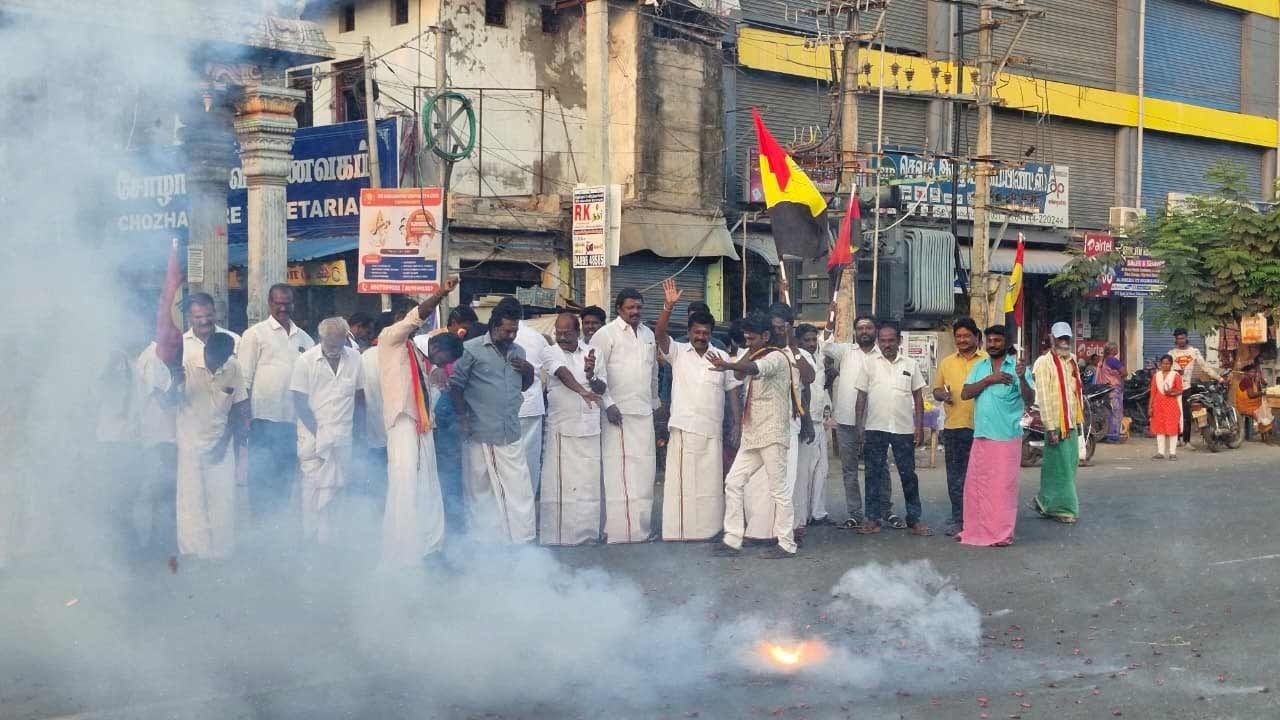 திமுக கூட்டணியில் தேமுதிக இணைந்ததையொட்டி பட்டாசு வெடித்து கொண்டாட்டம்!