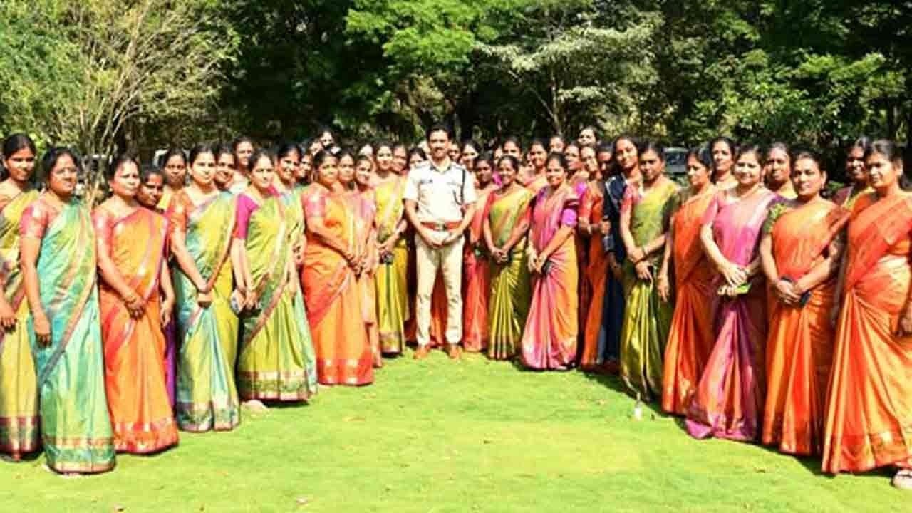 மகளிர் தினம்: வட தமிழகத்தில் விழா... தென்மண்டல பெண் காவலர்களுக்கு ‘அடக்கி வாசி’ உத்தரவு?