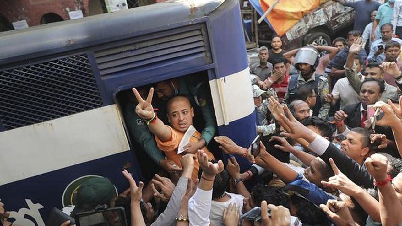 Bangladesh freezes bank accounts of 17, including arrested Hindu leader 2