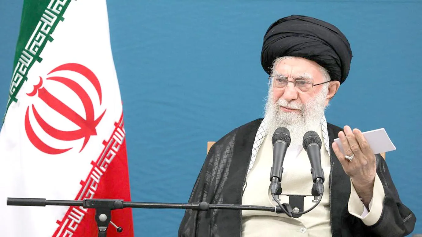 Iran का इज़राइल को चेतावनी भरा पलटवार, अली ख़ामेनेई बोले — जवाब मिलेगा जोरदार | यंग भारत न्यूज