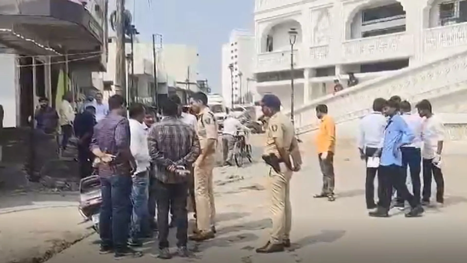 Maharashtra, Firing near Gurudwara, Nanded Firing, two people injured