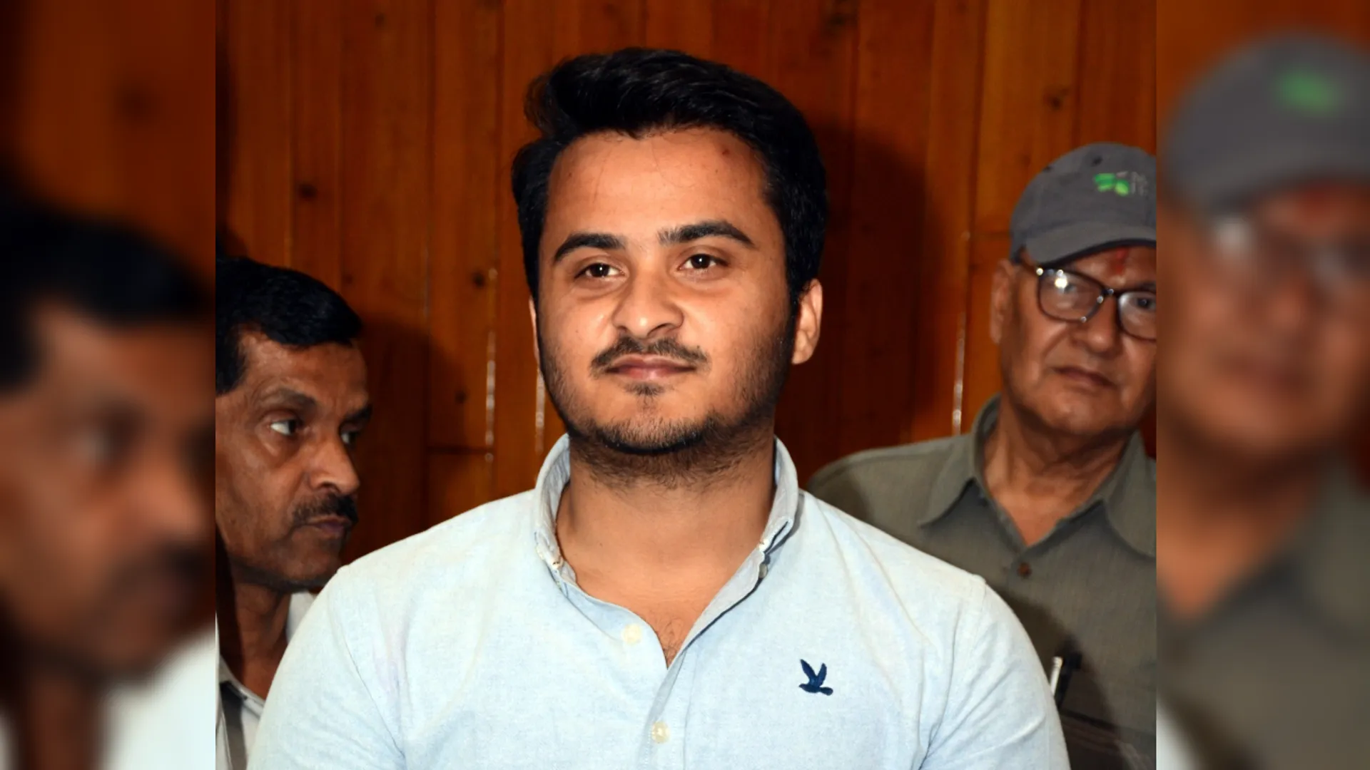 Abdullah Azam, Azam Khan, Hardoi jail, Abdullah Azam Khan, Abdullah Azam came out of jail, hardoi jail, Abdullah Azam bail after 17 months, azam khan son, Samajwadi Party, जेल से रिहा हुआ अब्दुल्ला आजम, उत्तर प्रेदश समाचार,