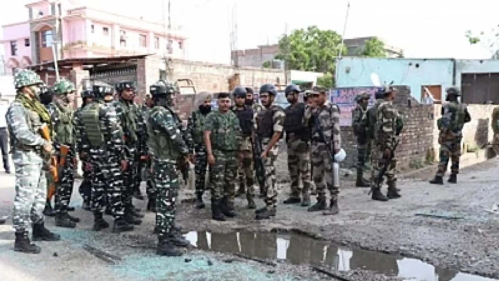 दिल्ली में गिरफ्तार आतंकी फंडिंग मामले में वांछित कश्मीरी शॉल व्यापारी।