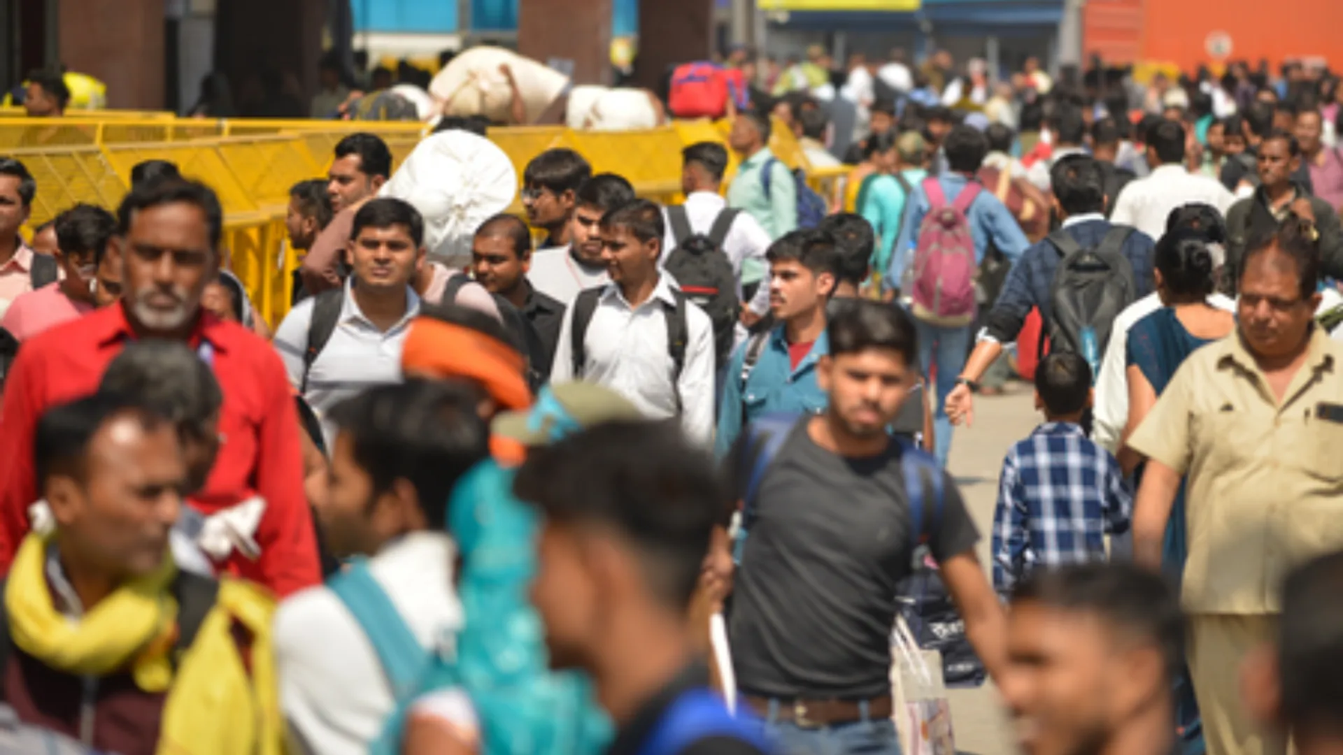 Huge Rush At New Delhi Railway Station