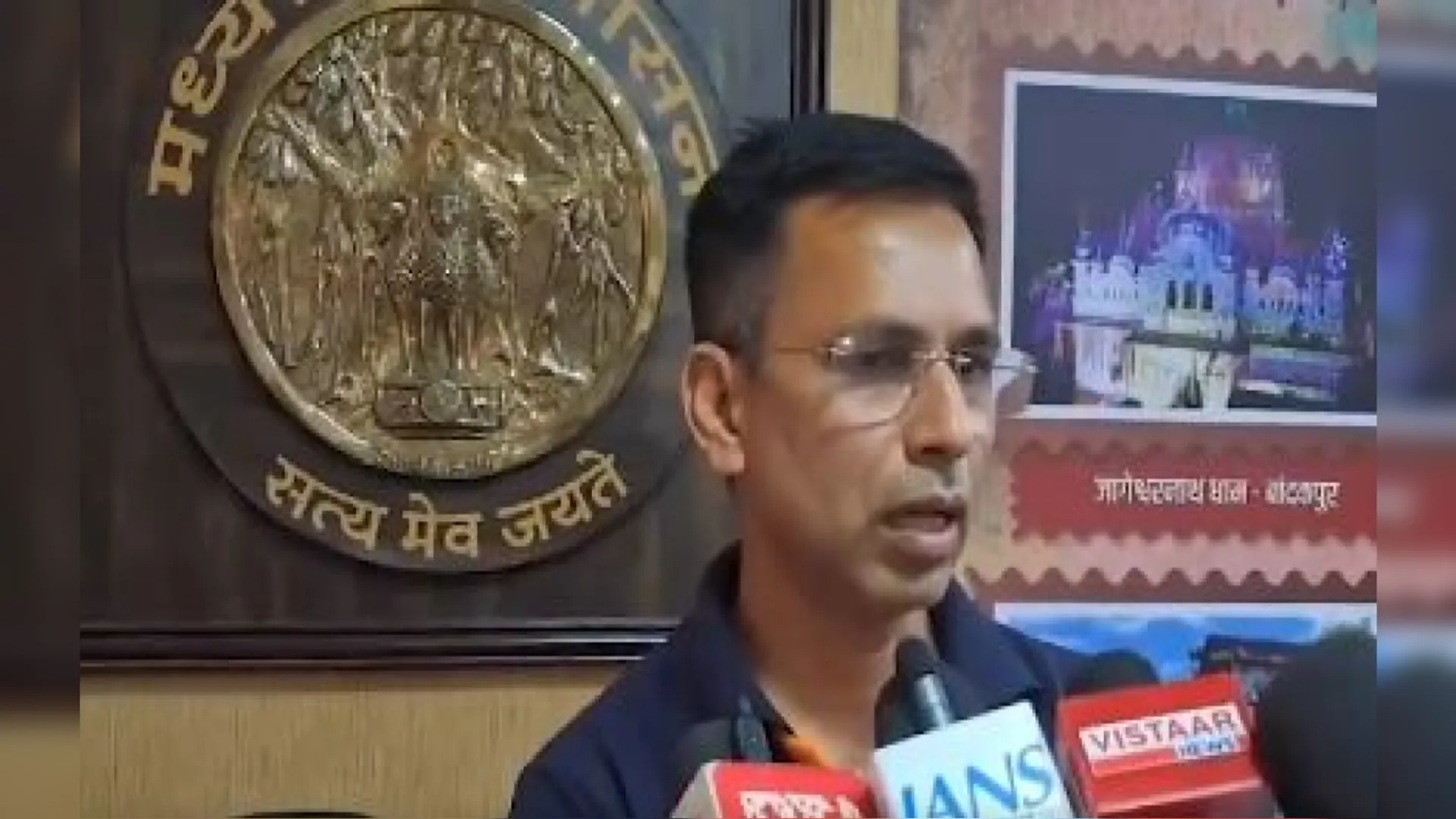 दामोह में हंगामा, पोस्टर हटाने पर विवाद, दामोह में पोस्टर हटाने पर हिंदू संगठनों का हंगामा, मध्य प्रदेश समाचार,