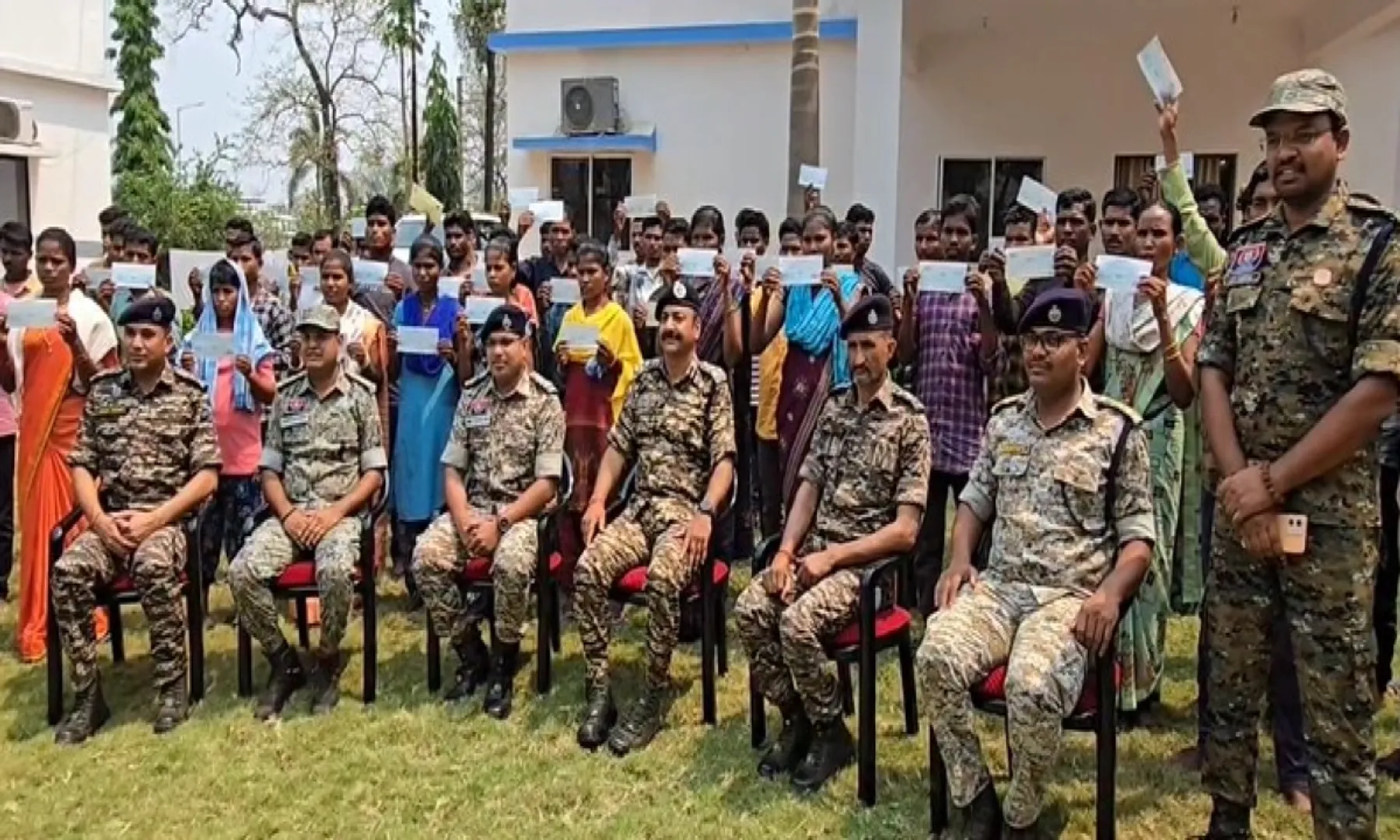 Bijapur 50 Naxalites surrender, Chhattisgarh news, naxal, 50 नक्सलियों का आत्मसमर्पण, बीजापुर, छत्तीसगढ़