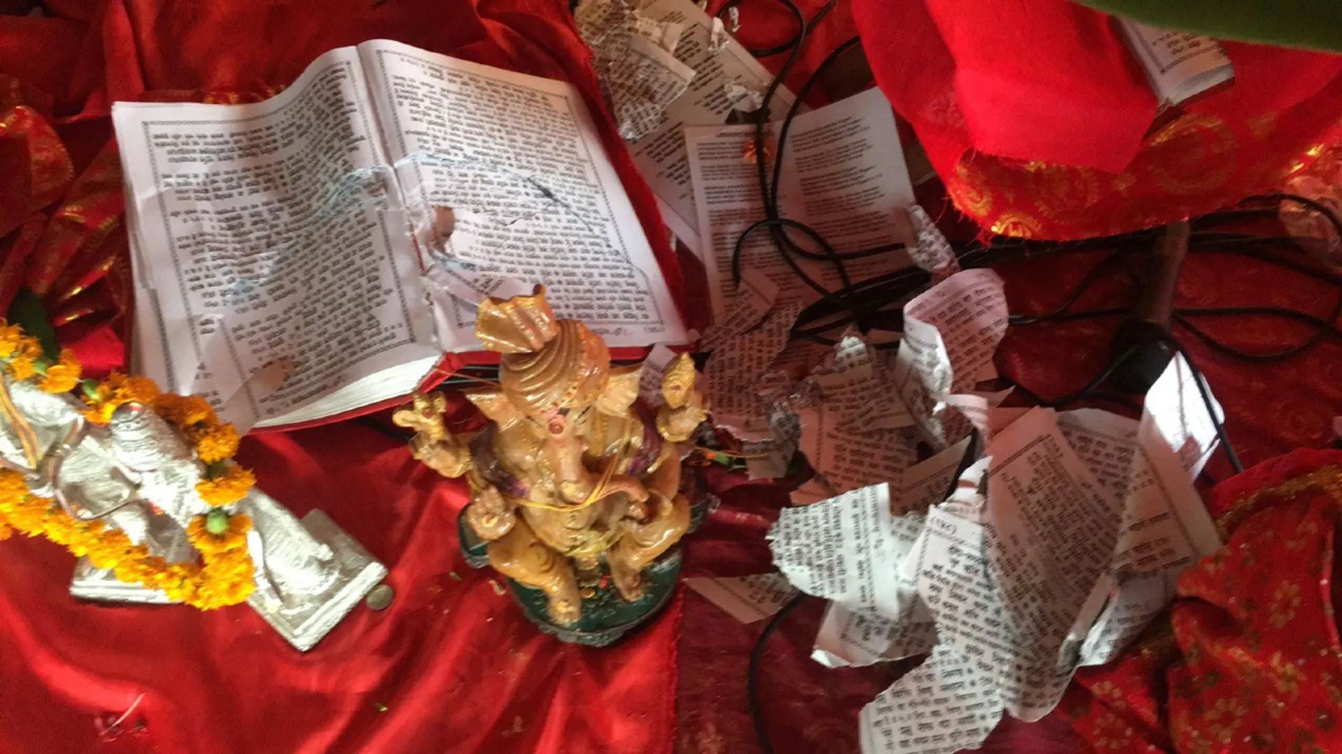 Pages torn off from holy Ramayan,  Vunicuicui Shiv Mandir, Labasa fiji, ramayan, फिजी, रामायण के पन्ने फाड़े गए, 