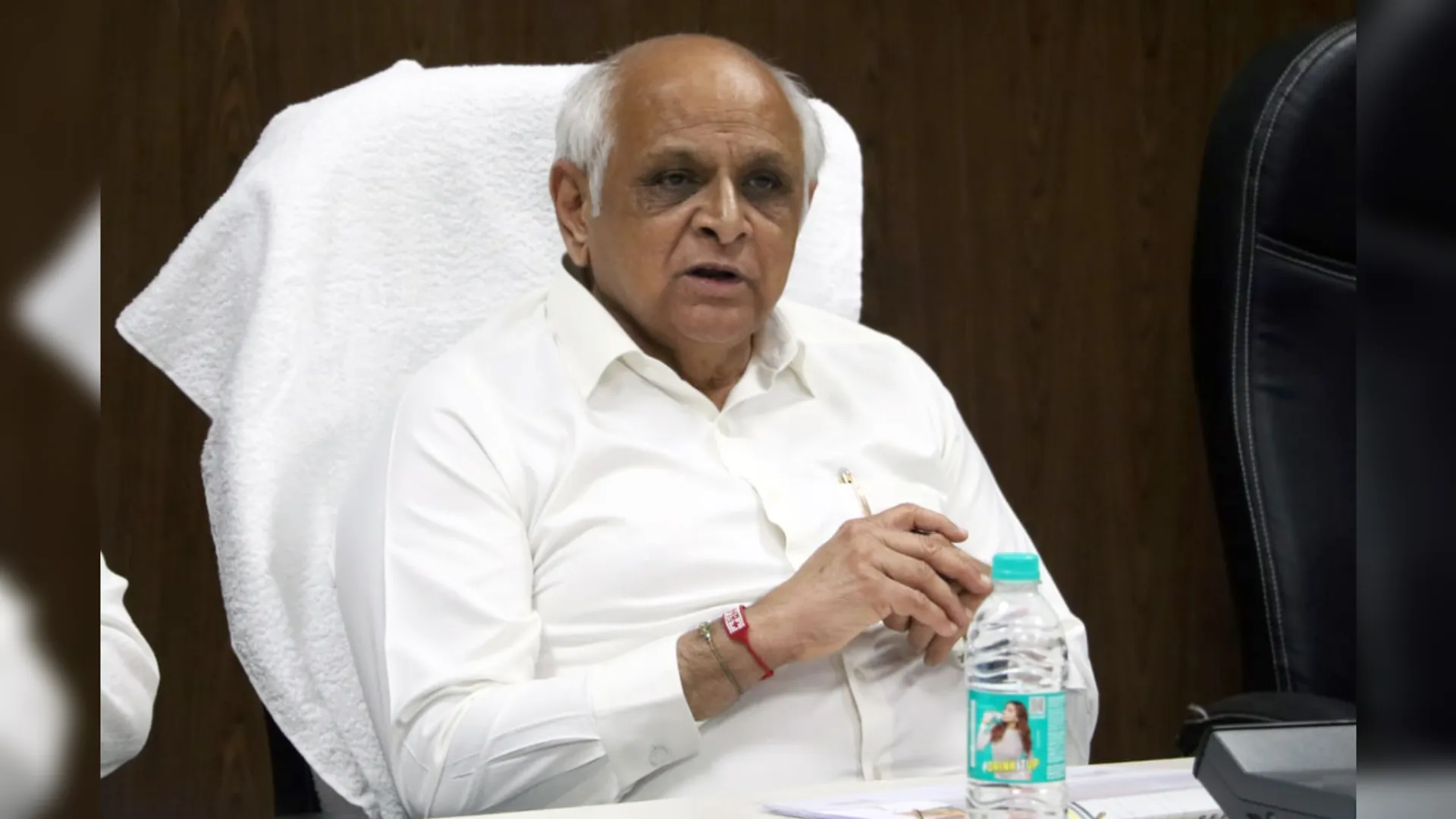 गुजरात आग, गुजरात सीएम, पटाखा हादसा में मुआवजे का ऐलान, फैक्टरी में आग, बनासकांठा में आग, पटाखा गोदाम में आग, बनासकांठा में पटाखा गोदाम में आग लगने से 18 की मौत, पालनपुर, गुजरात, गुजरात के बनासकांठा में पटाखा गोदाम में आग लगने से 18 लोगों की मौत, पांच घायल