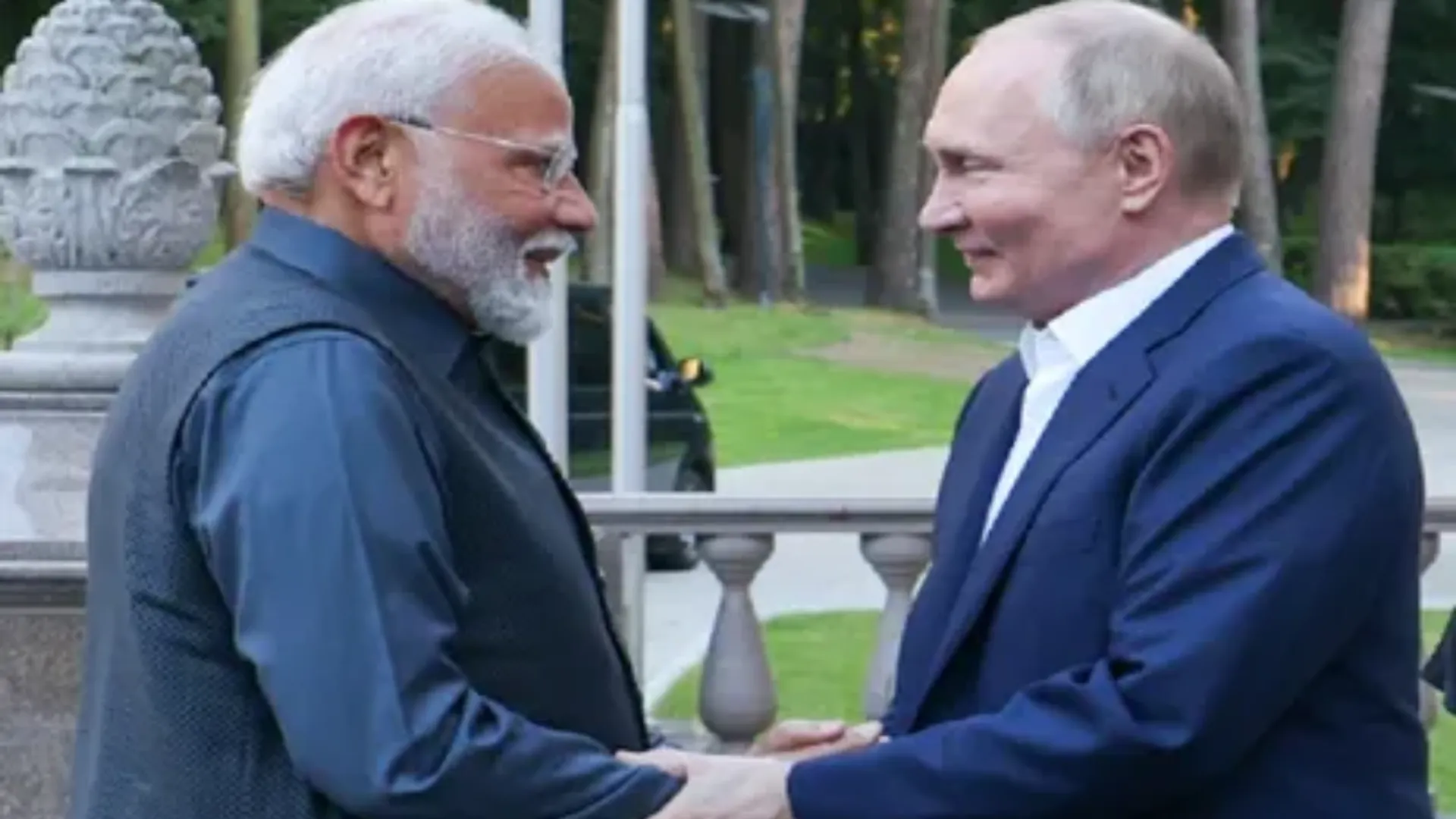 pm modi got invitation letter from vladimir putin for vijay diwas parade