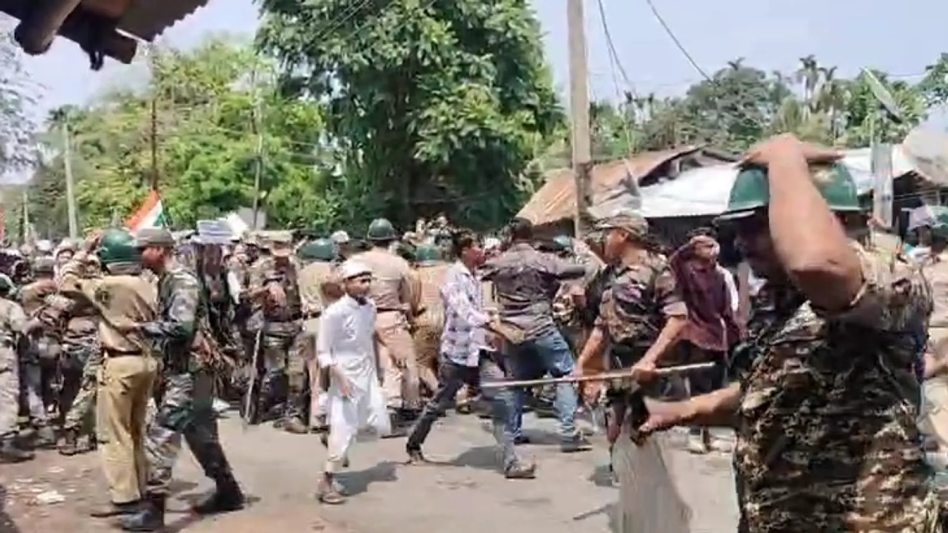Tripura news, वक्फ संशोधन अधिनियम, त्रिपुरा रैली हिंसा, कैलाशहर विरोध प्रदर्शन, वक्फ कानून के खिलाफ रैली, संयुक्त कार्रवाई समिति त्रिपुरा, त्रिपुरा पुलिस पर हमला, उनाकोटी जिला समाचार, त्रिपुरा में कानून व्यवस्था, वक्फ कानून विवाद, रैली में पुलिसकर्मी घायल,  त्रिपुरा ताजा खबर, कैलाशहर वक्फ प्रदर्शन,